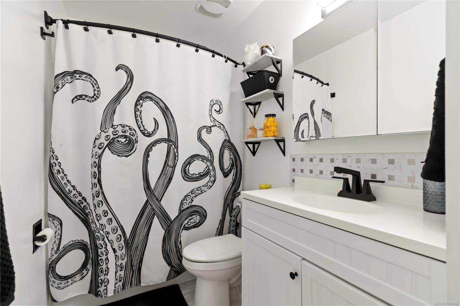 2-6110 Seabroom Rd, Sooke, BC