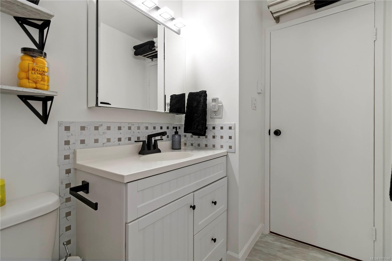 2-6110 Seabroom Rd, Sooke, BC