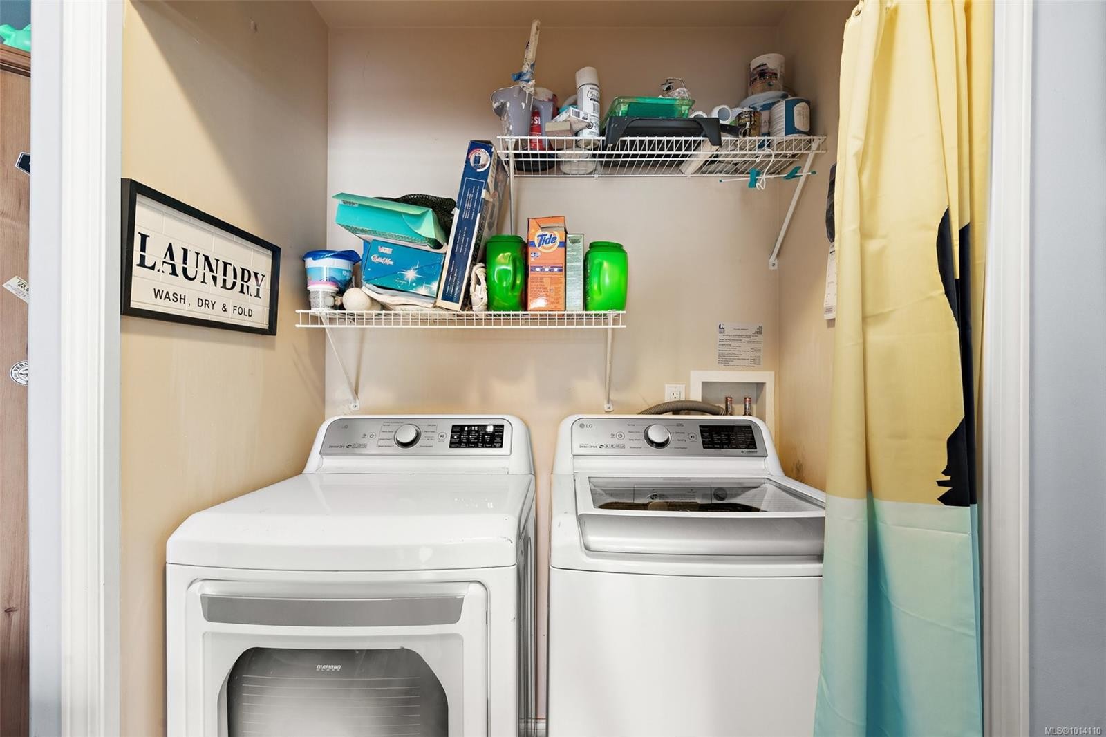 205-885 Ellery St, Esquimalt, BC - Indoor Photo Showing Laundry Room