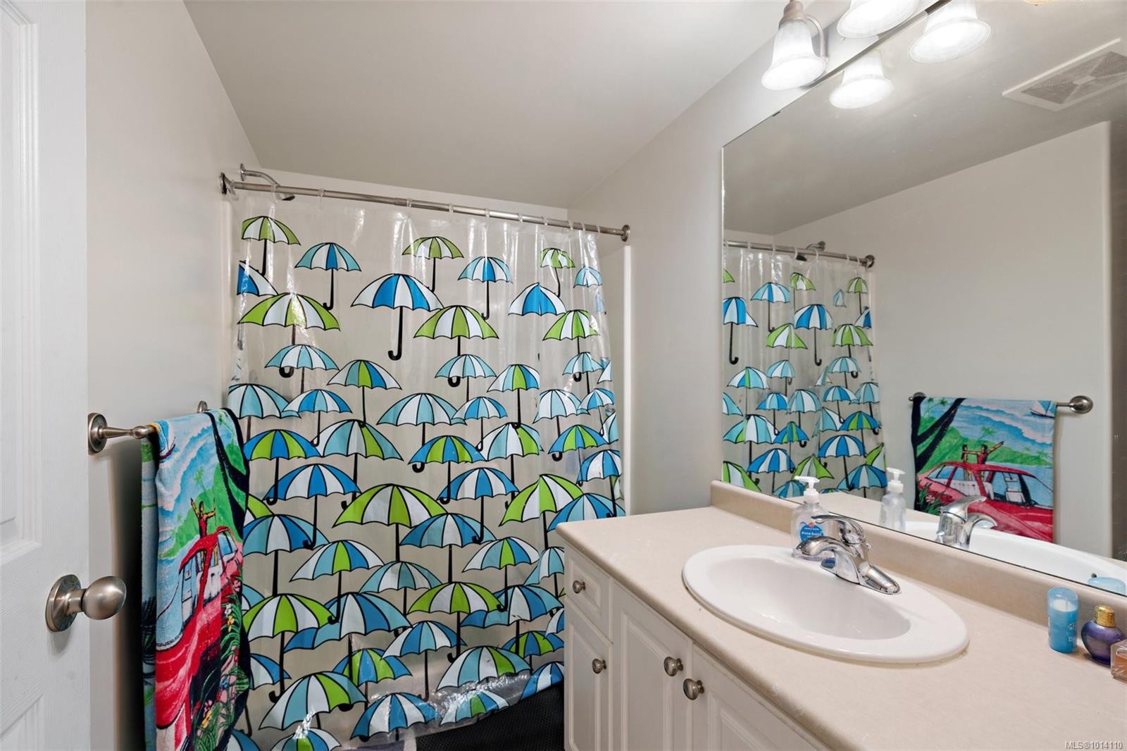 205-885 Ellery St, Esquimalt, BC - Indoor Photo Showing Bathroom