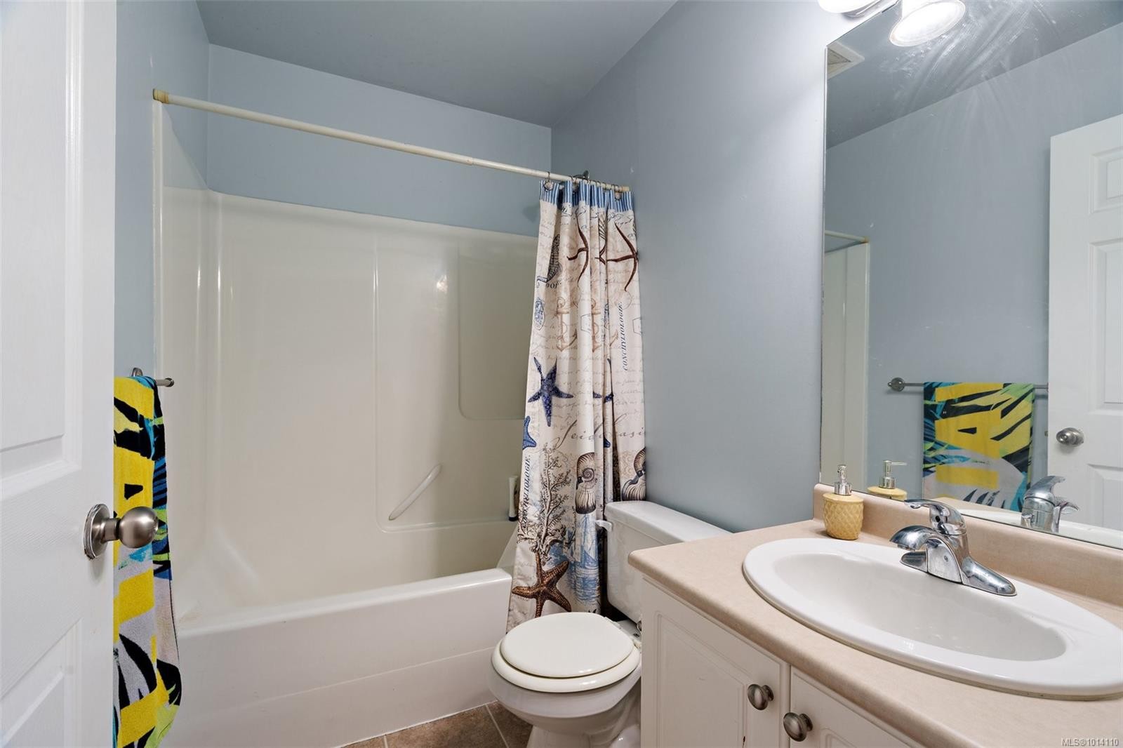 205-885 Ellery St, Esquimalt, BC - Indoor Photo Showing Bathroom
