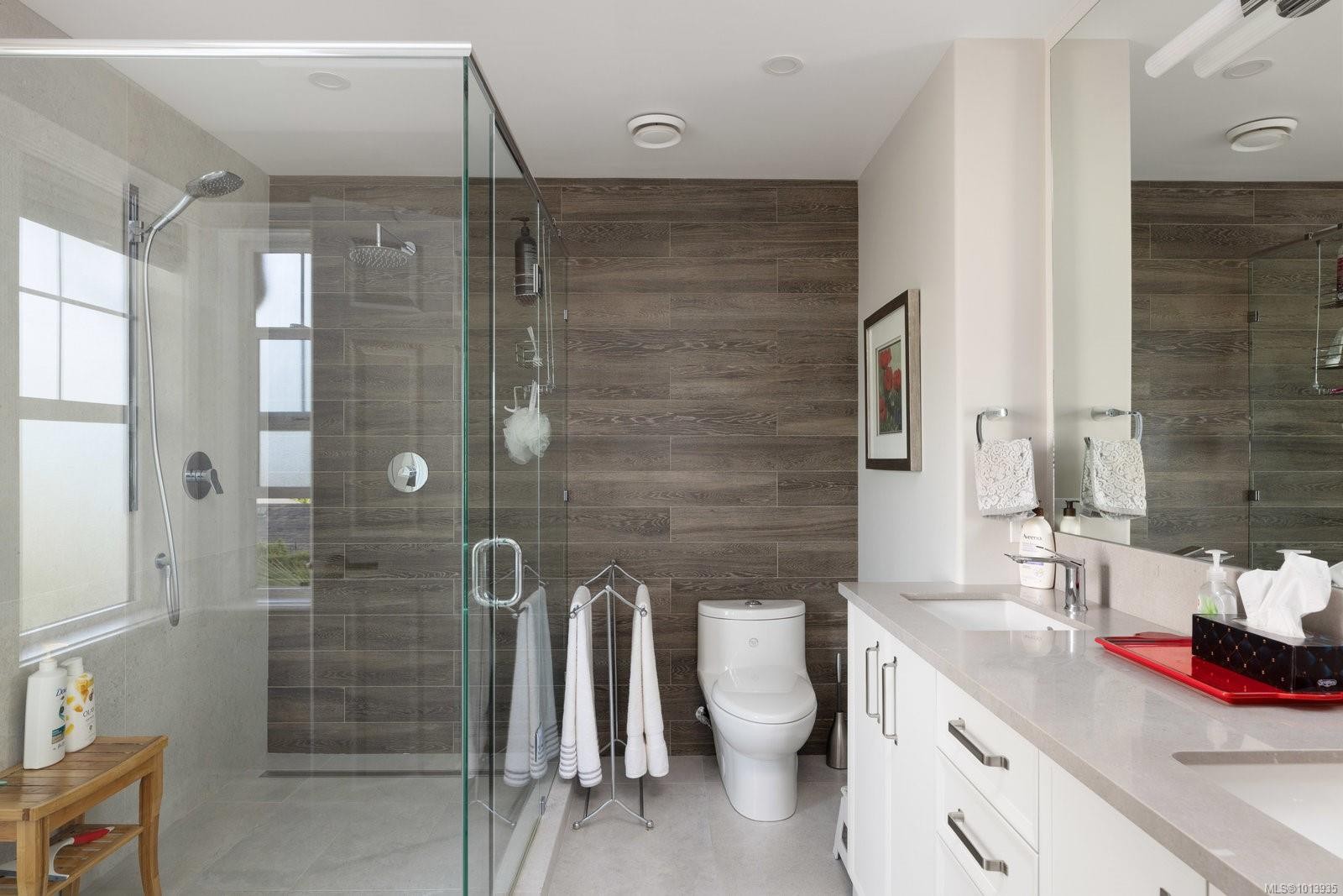 101 Gibraltar Bay Dr, View Royal, BC