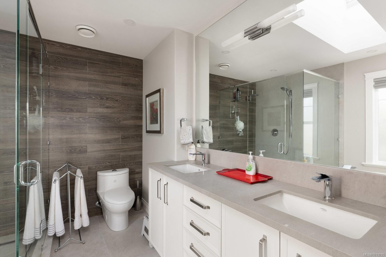 101 Gibraltar Bay Dr, View Royal, BC