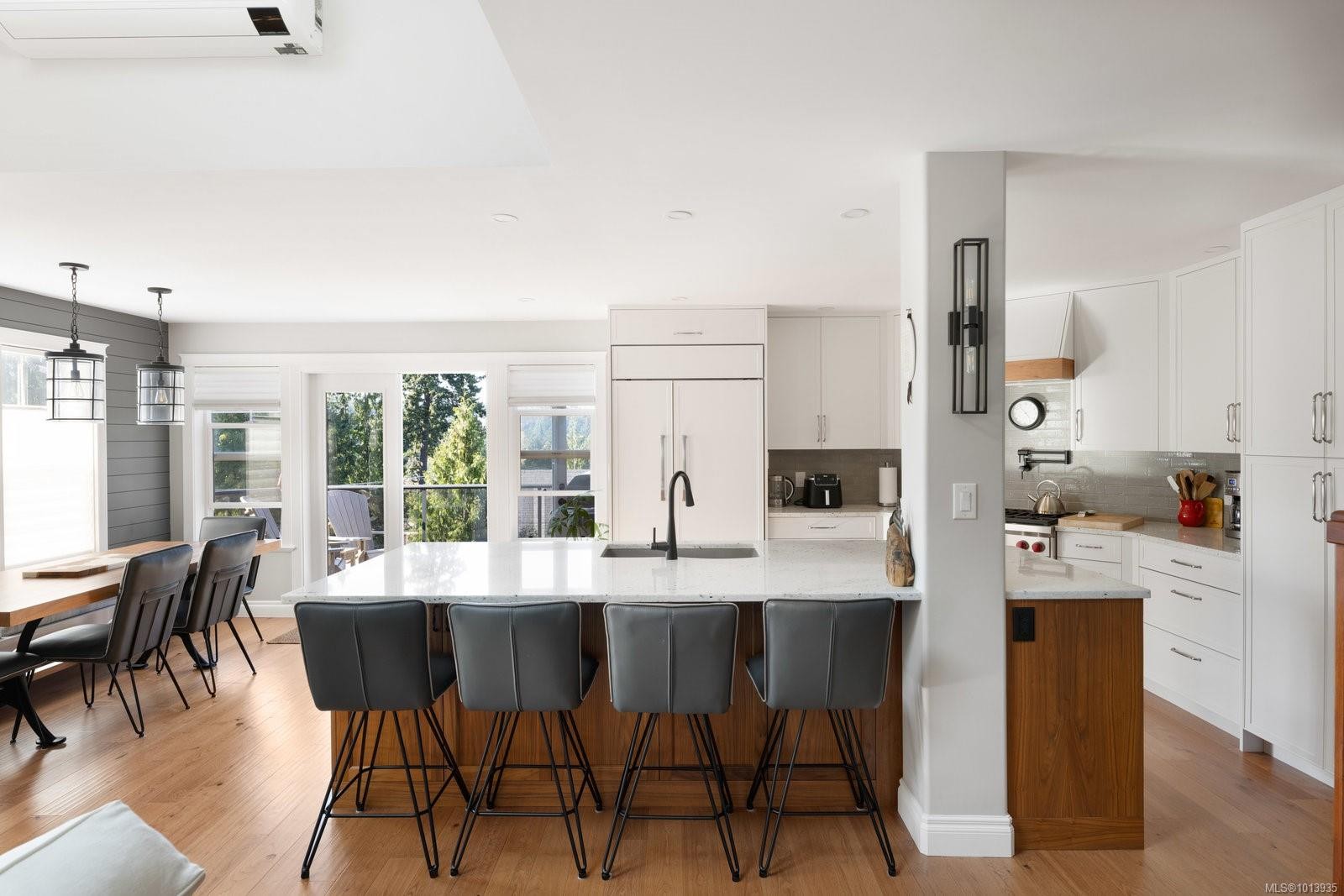 101 Gibraltar Bay Dr, View Royal, BC