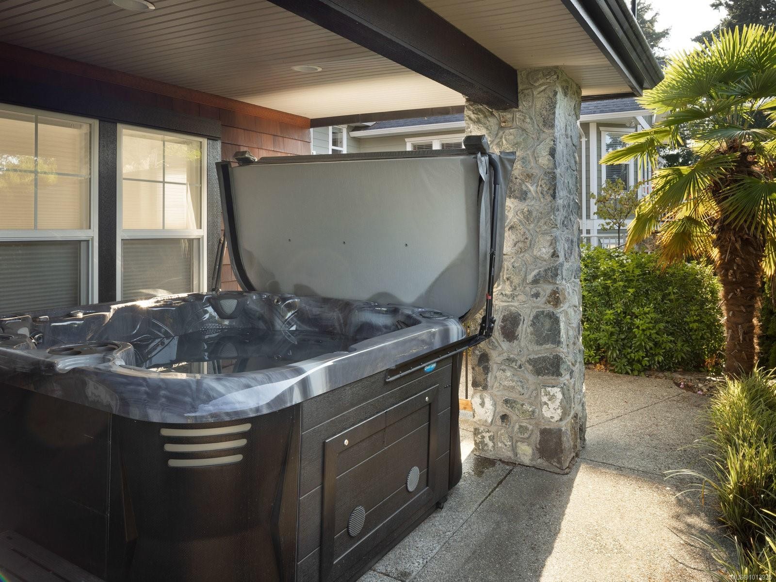 101 Gibraltar Bay Dr, View Royal, BC