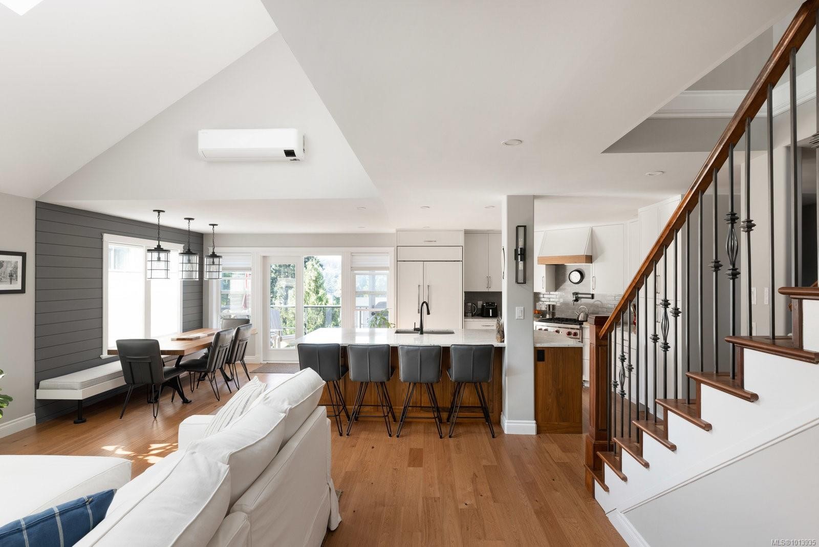 101 Gibraltar Bay Dr, View Royal, BC