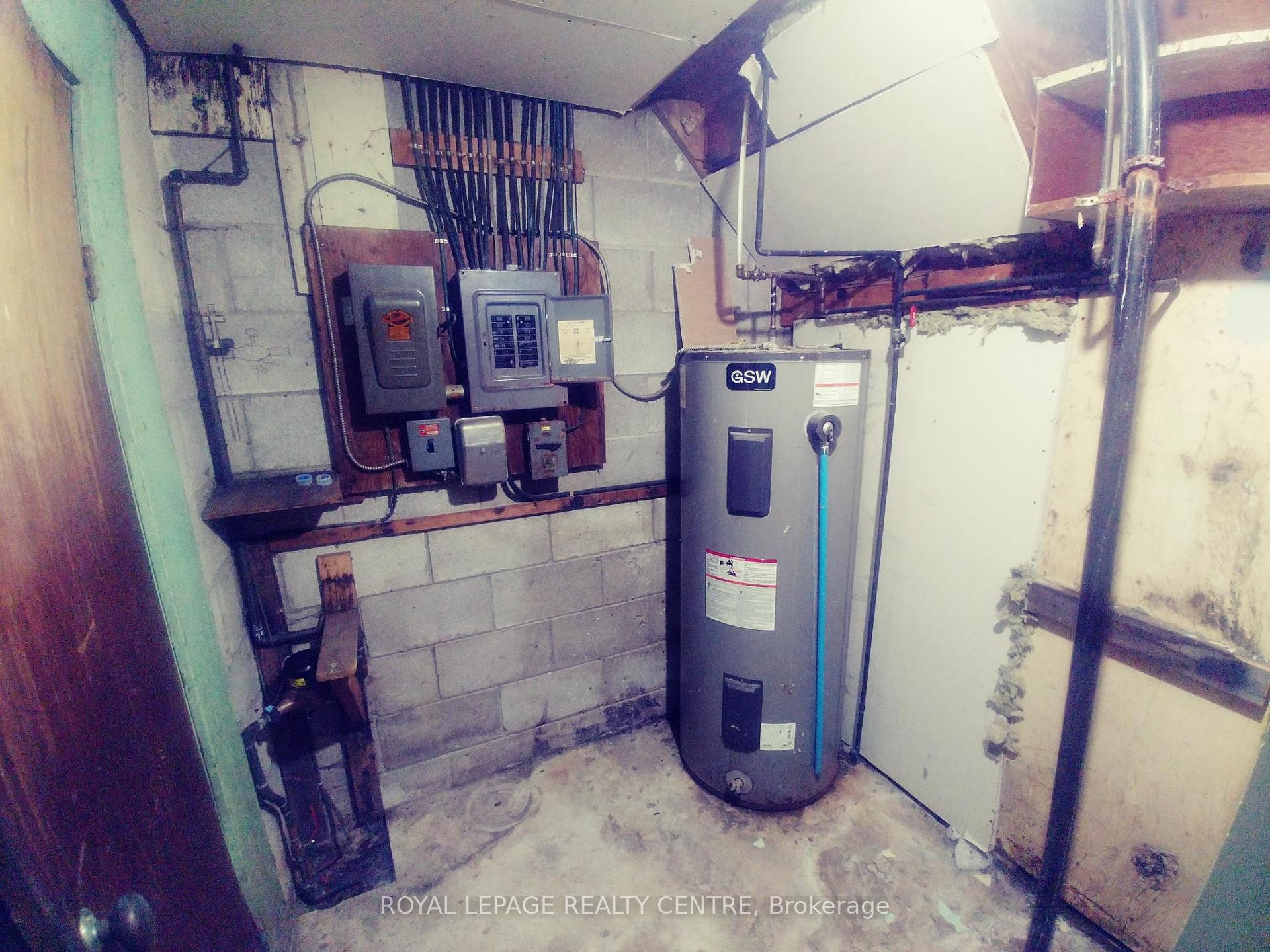 1534 Cawthra Road, Mississauga, ON - Indoor Photo Showing Basement