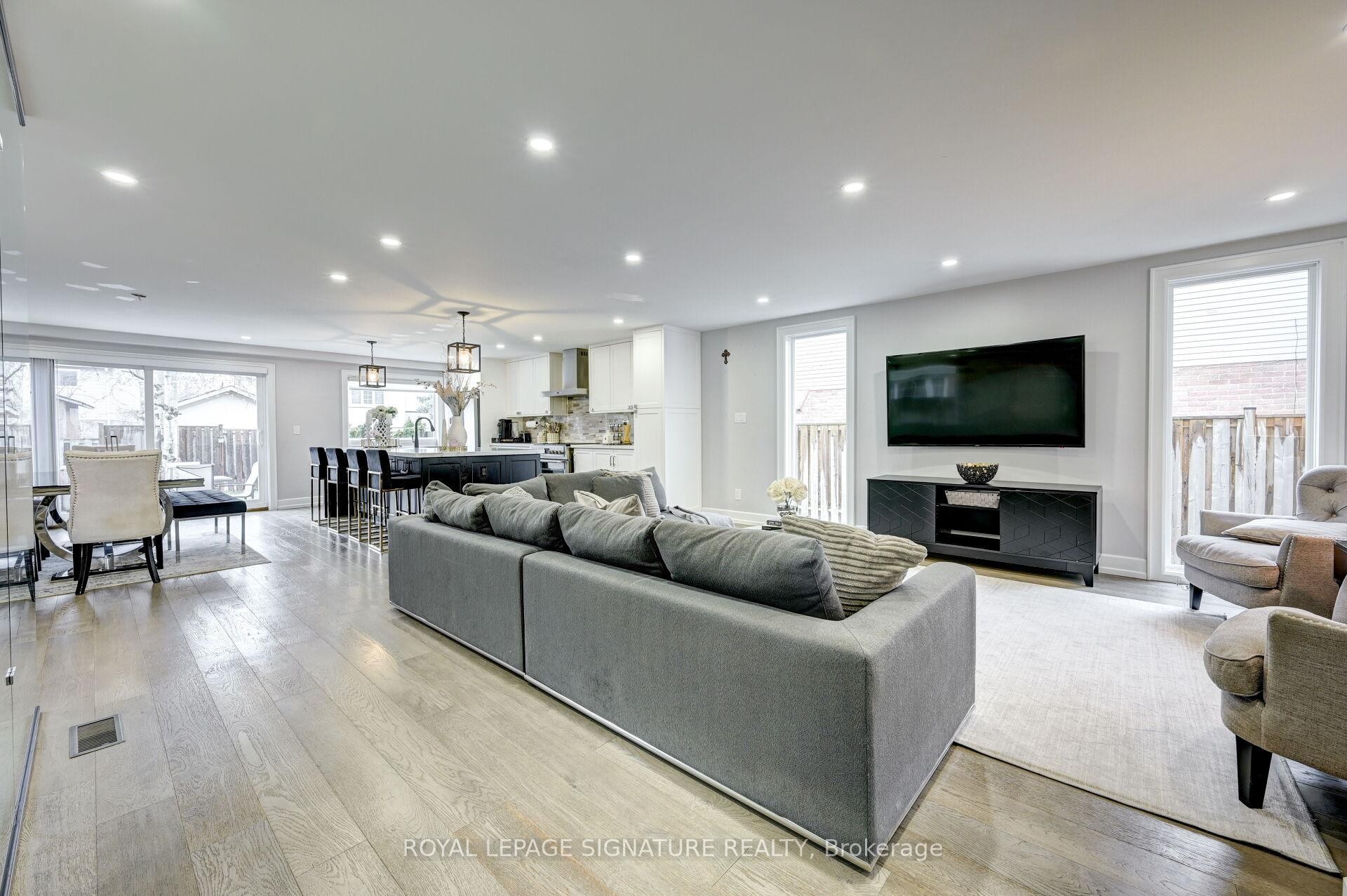 3035 Saracen Court, Mississauga, ON - Indoor Photo Showing Living Room