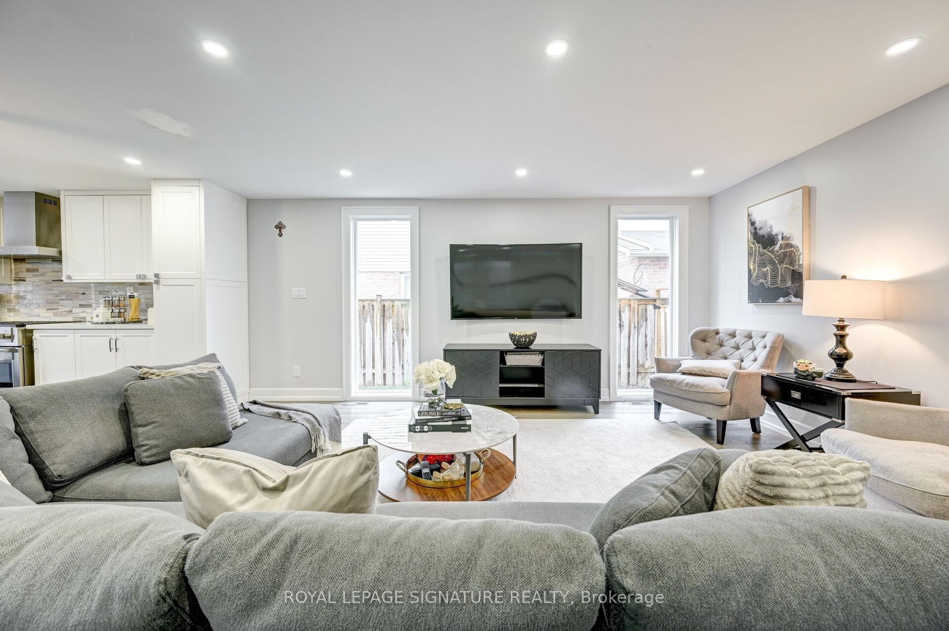 3035 Saracen Court, Mississauga, ON - Indoor Photo Showing Living Room