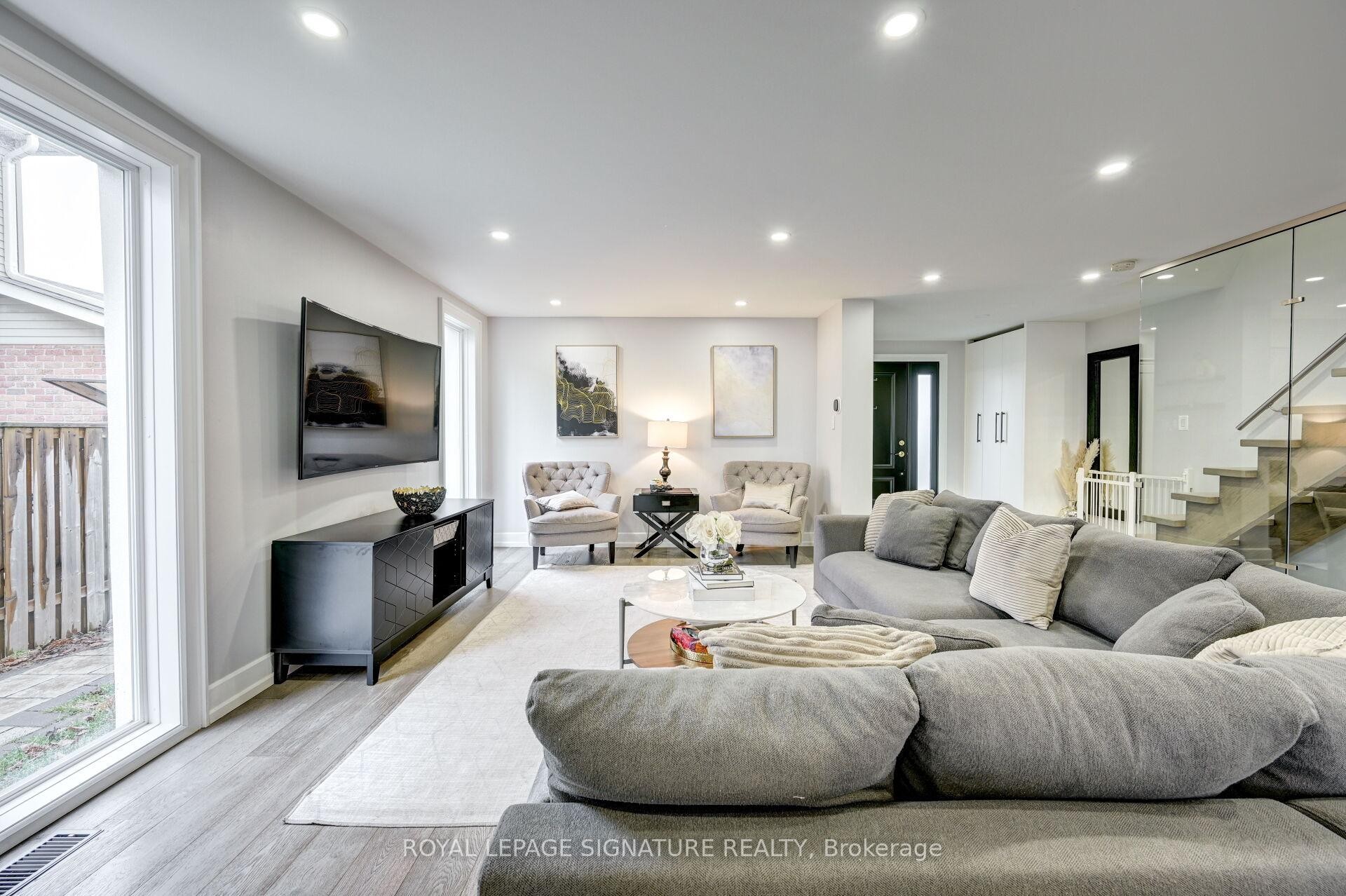 3035 Saracen Court, Mississauga, ON - Indoor Photo Showing Living Room