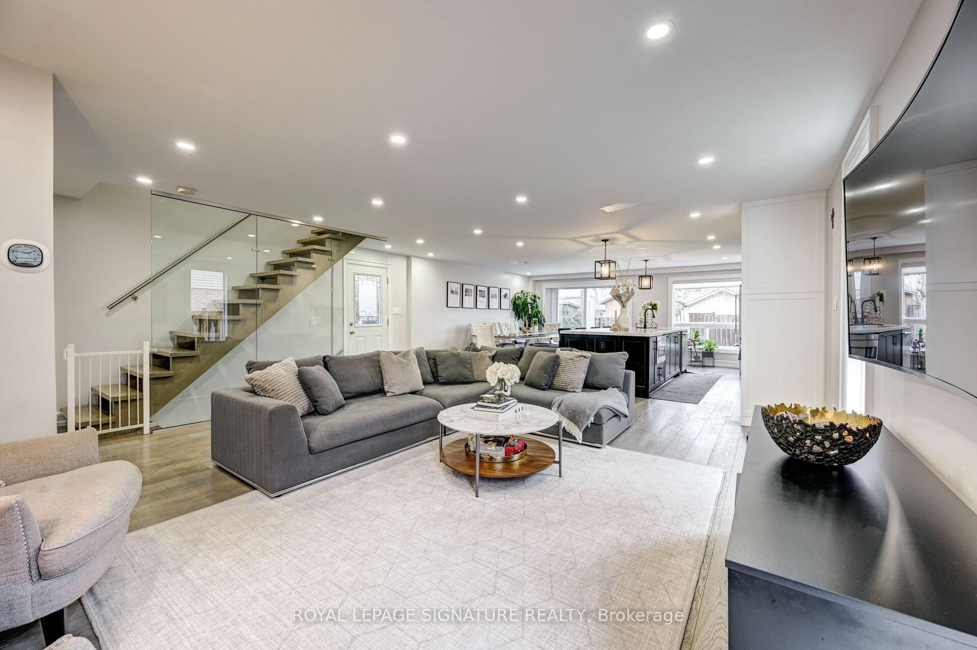 3035 Saracen Court, Mississauga, ON - Indoor Photo Showing Living Room