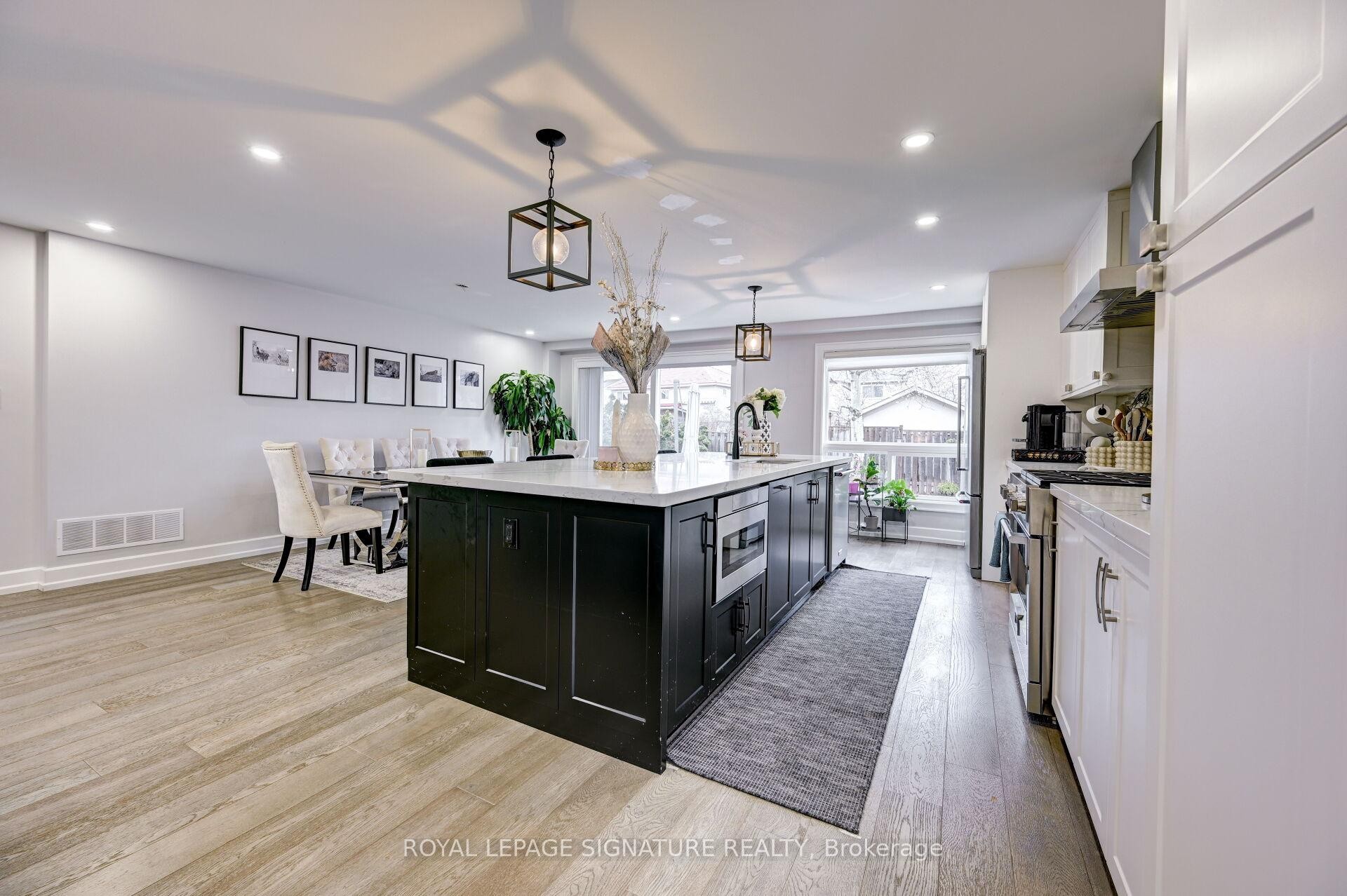 3035 Saracen Court, Mississauga, ON - Indoor Photo Showing Kitchen