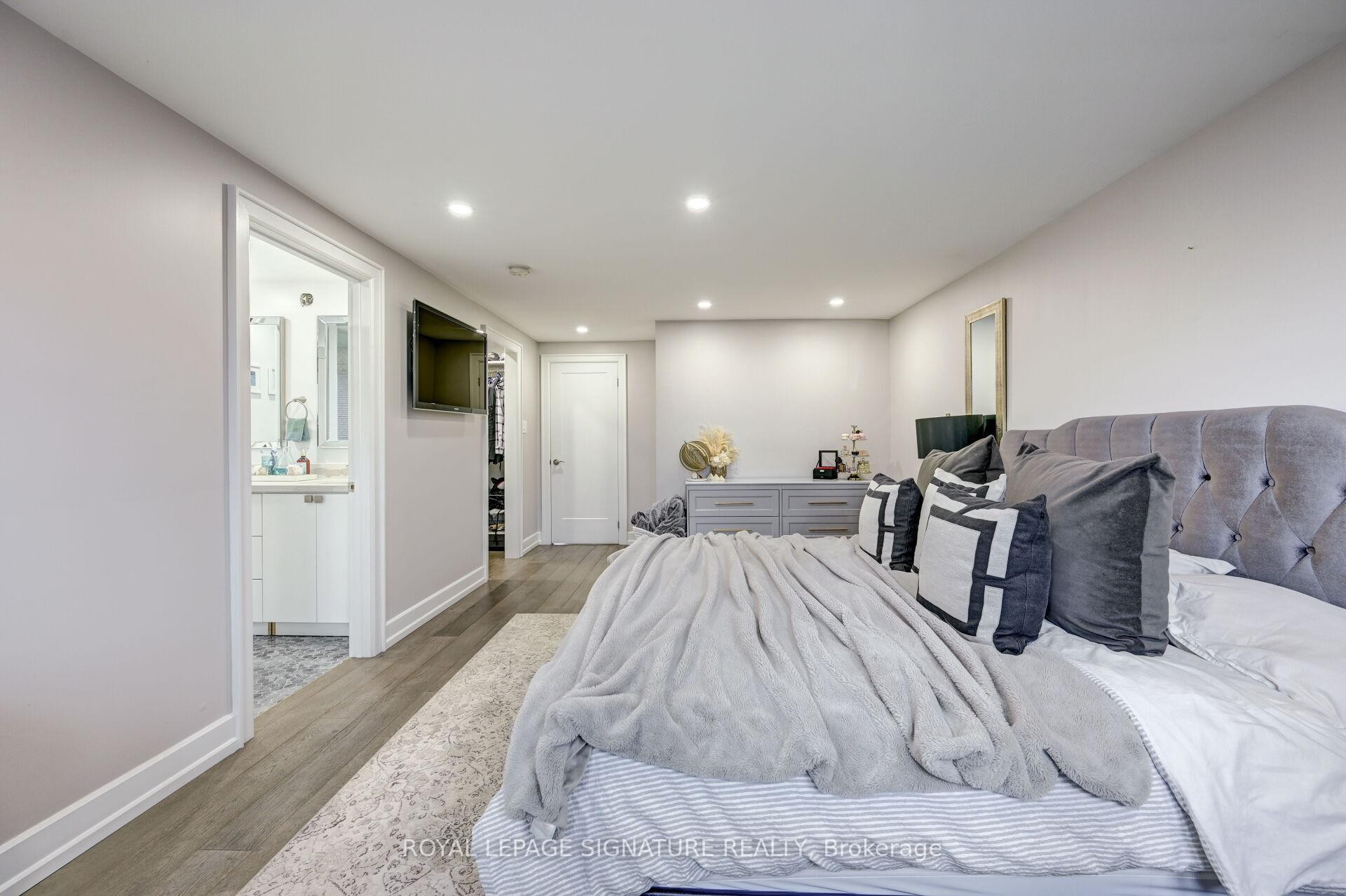 3035 Saracen Court, Mississauga, ON - Indoor Photo Showing Bedroom