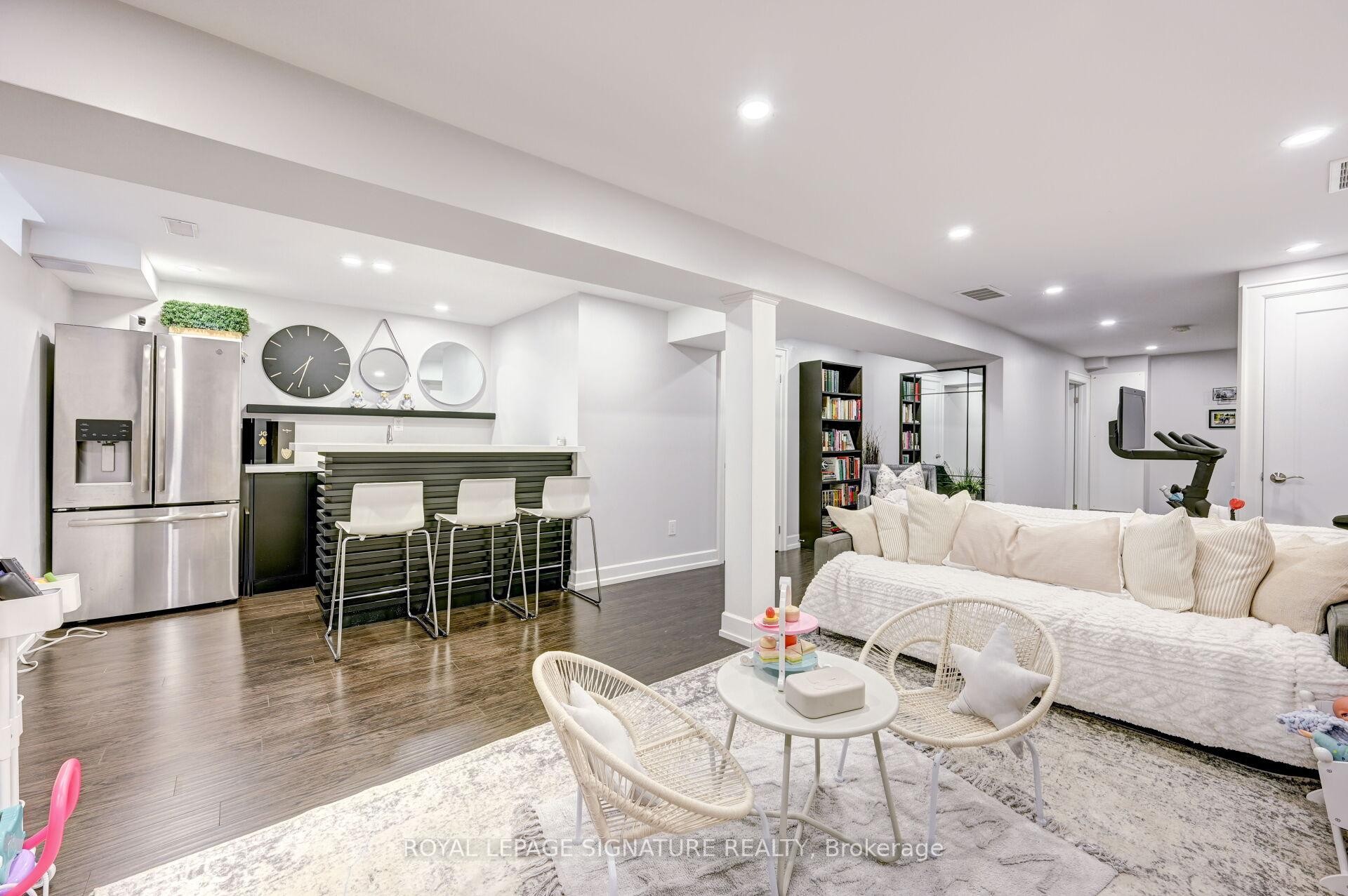 3035 Saracen Court, Mississauga, ON - Indoor Photo Showing Living Room