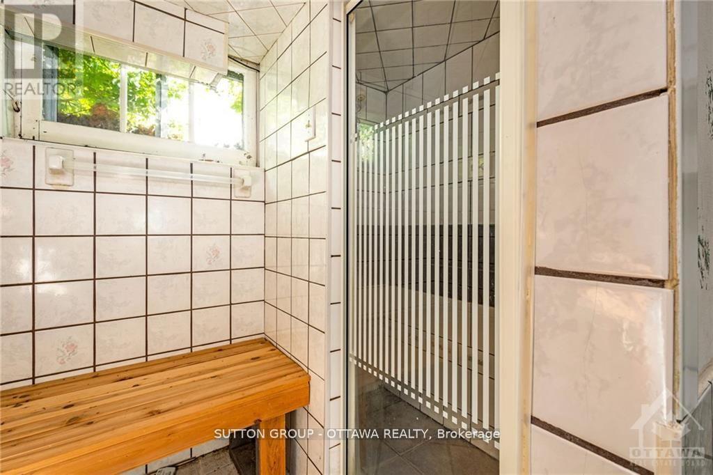 846 St Laurent Boulevard, Ottawa, ON - Indoor