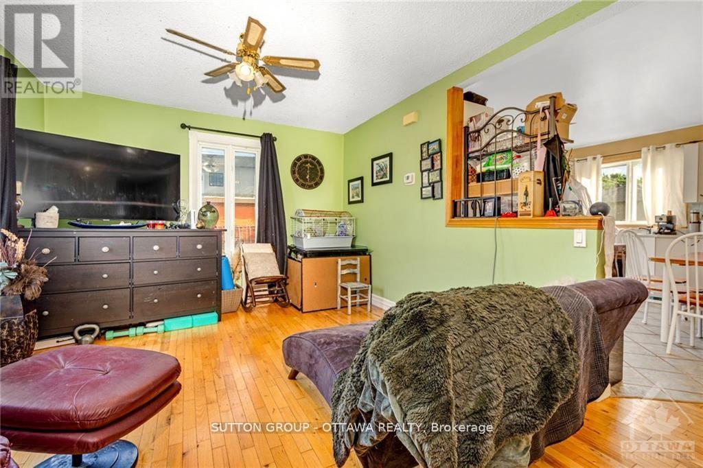 846 St Laurent Boulevard, Ottawa, ON - Indoor