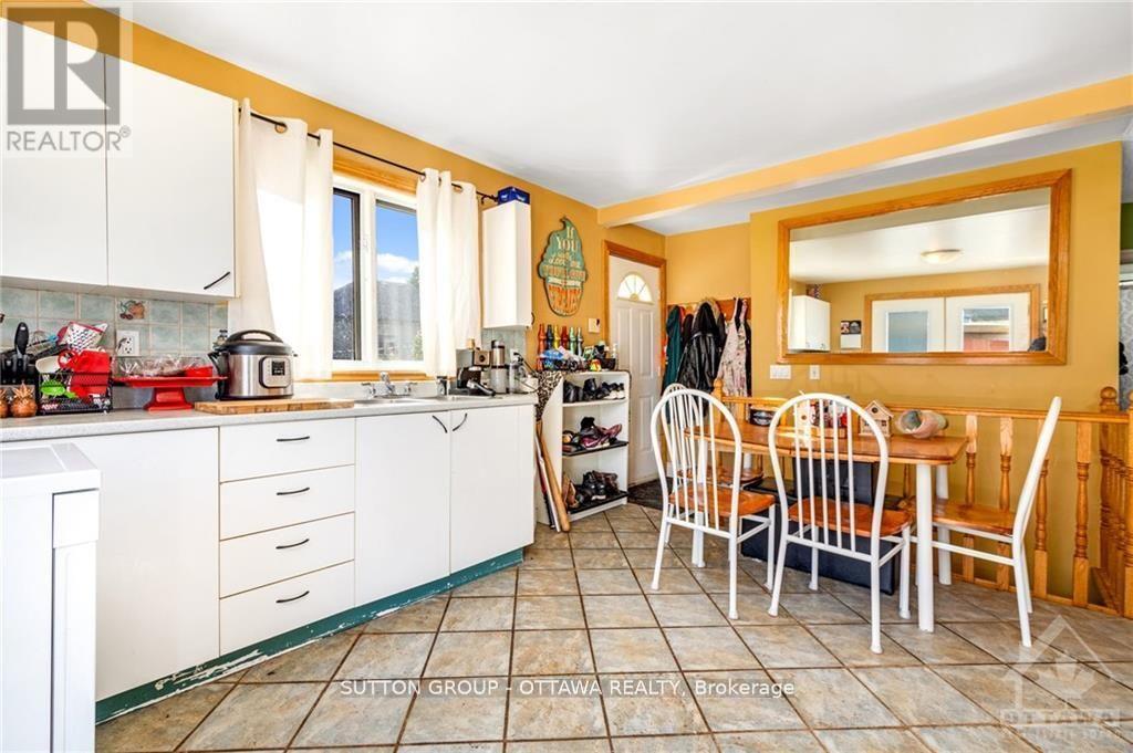 846 St Laurent Boulevard, Ottawa, ON - Indoor