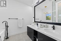 Luxurious Five-Piece Main Bathroom w/Double Sinks -