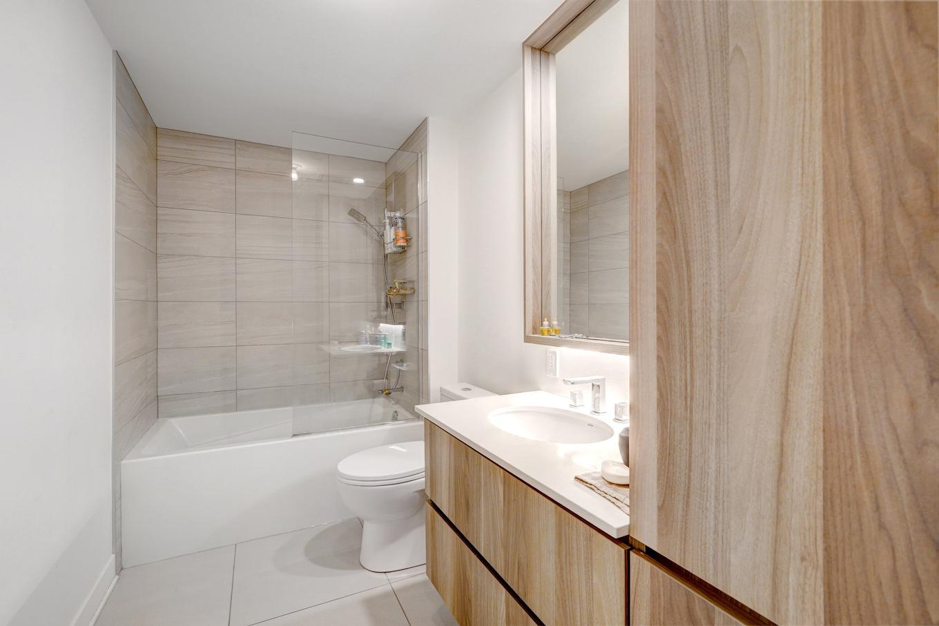 Bathroom - 1008-5905 Boul. Du Quartier, Brossard, QC - Indoor Photo Showing Bathroom