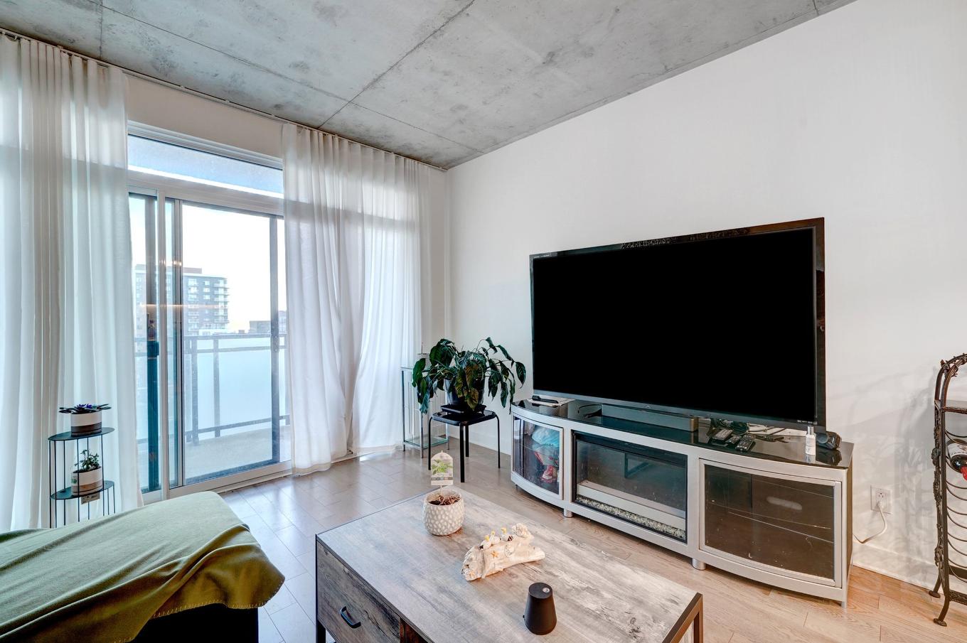 Living room - 1008-5905 Boul. Du Quartier, Brossard, QC - Indoor Photo Showing Living Room