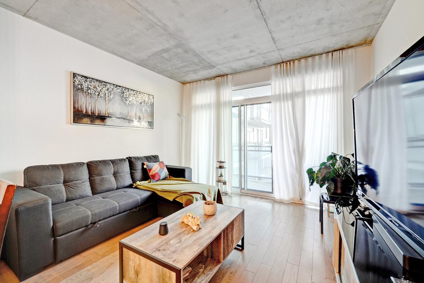 Living room - 1008-5905 Boul. Du Quartier, Brossard, QC - Indoor Photo Showing Living Room