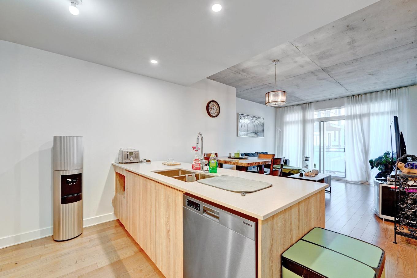 Kitchen - 1008-5905 Boul. Du Quartier, Brossard, QC - Indoor Photo Showing Kitchen With Double Sink
