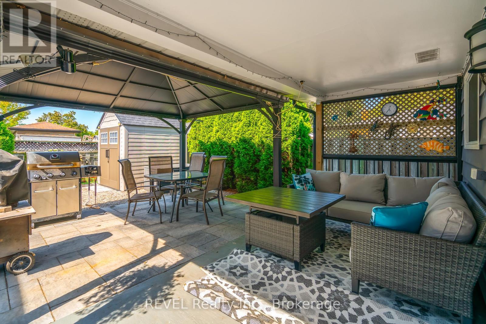 9 Fitzroy Lane, St. Catharines (Bunting/Linwell), ON - Outdoor With Deck Patio Veranda With Exterior