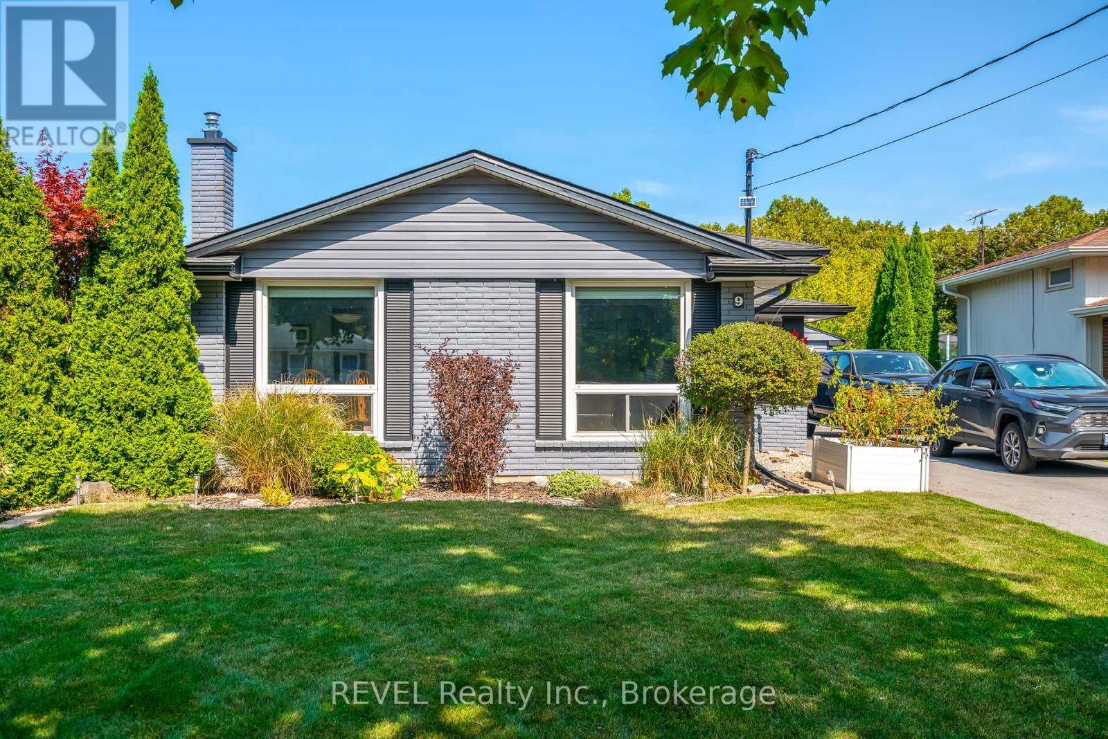 9 Fitzroy Lane, St. Catharines (Bunting/Linwell), ON - Outdoor