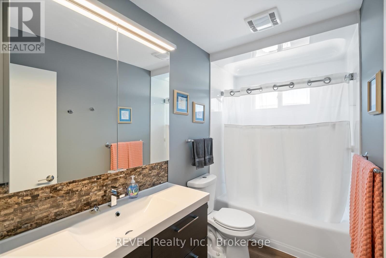 9 Fitzroy Lane, St. Catharines (Bunting/Linwell), ON - Indoor Photo Showing Bathroom