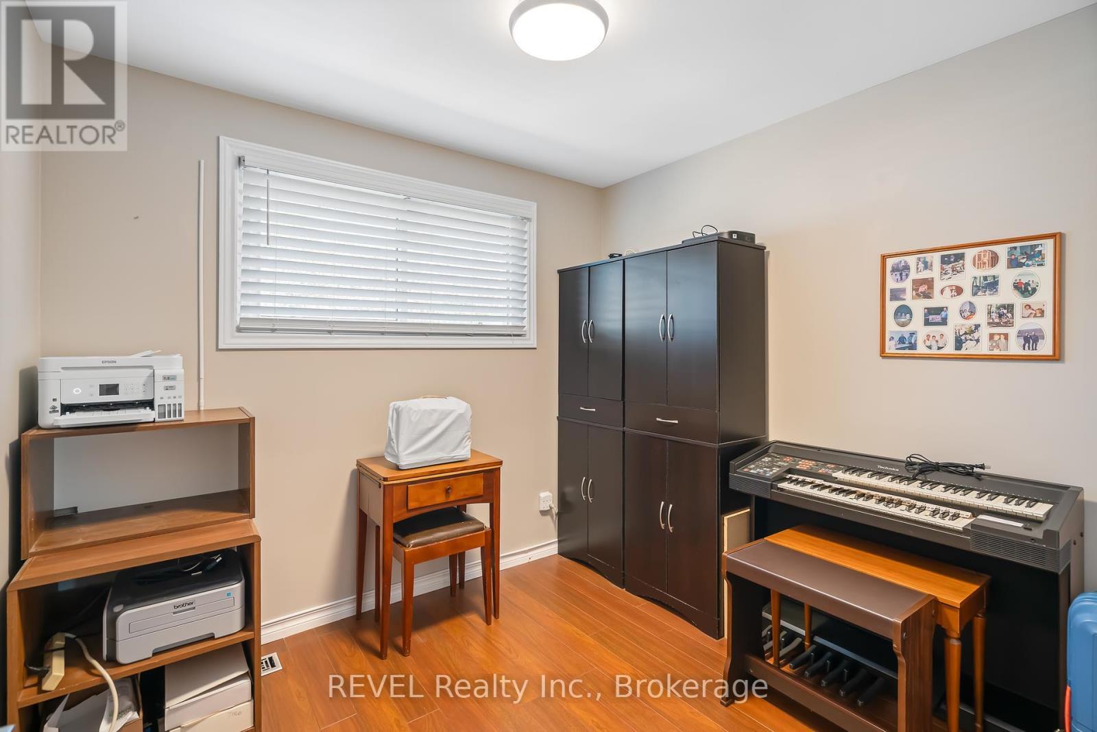 9 Fitzroy Lane, St. Catharines (Bunting/Linwell), ON - Indoor