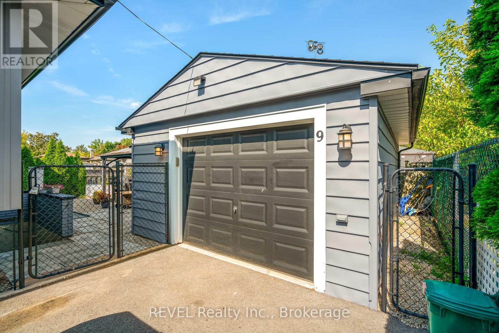 9 Fitzroy Lane, St. Catharines (Bunting/Linwell), ON - Outdoor With Exterior