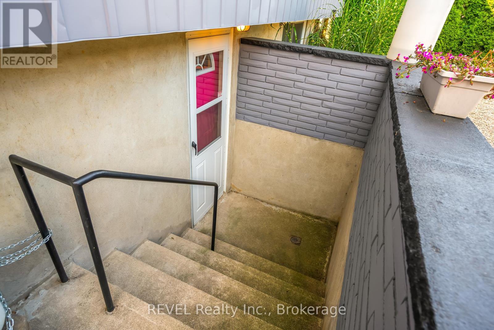 9 Fitzroy Lane, St. Catharines (Bunting/Linwell), ON - Outdoor