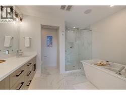 Spa Ensuite - Level 2 -