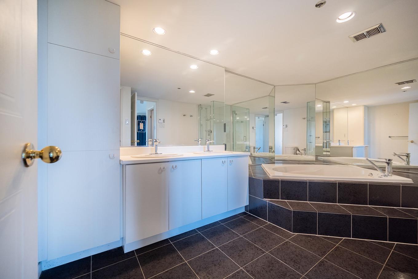 Salle de bains attenante à la CCP - 1203-5105 Boul. De L'Assomption, Montréal (Rosemont/La Petite-Patrie), QC - Indoor Photo Showing Bathroom