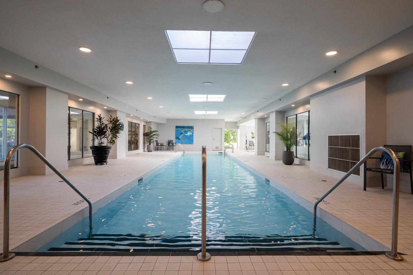 Piscine - 1203-5105 Boul. De L'Assomption, Montréal (Rosemont/La Petite-Patrie), QC - Indoor Photo Showing Other Room With In Ground Pool
