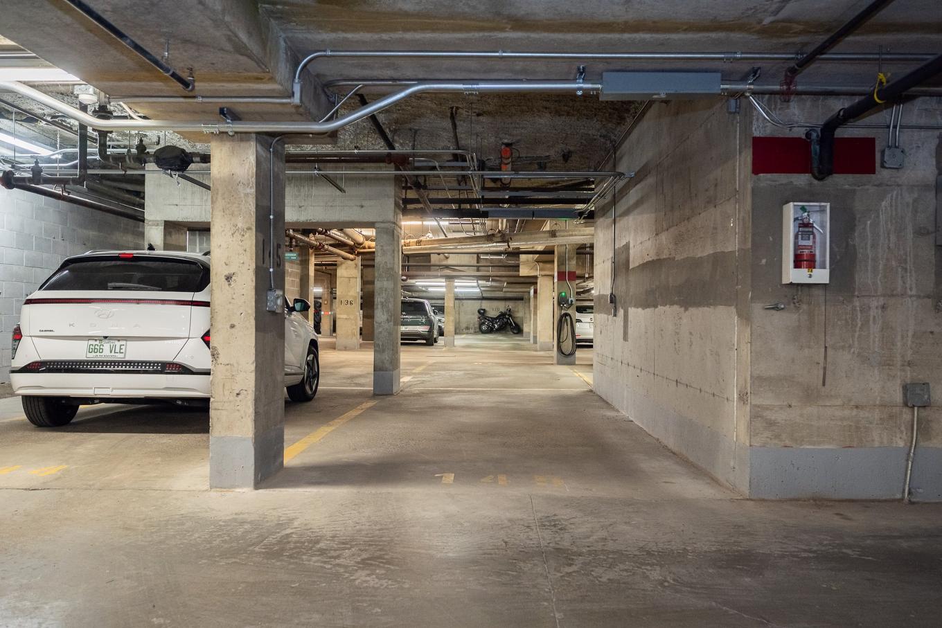 Garage - 1203-5105 Boul. De L'Assomption, Montréal (Rosemont/La Petite-Patrie), QC - Indoor Photo Showing Garage