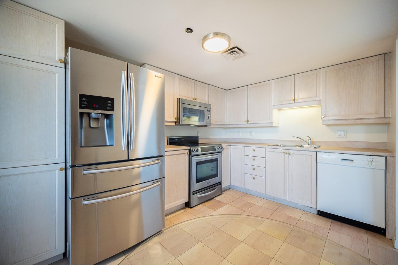 Cuisine - 1203-5105 Boul. De L'Assomption, Montréal (Rosemont/La Petite-Patrie), QC - Indoor Photo Showing Kitchen