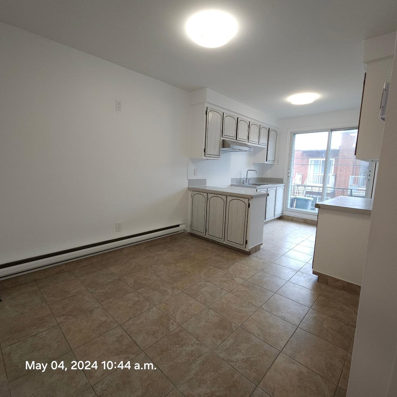 Cuisine - 4334 Rue De Naples, Montréal (Saint-Léonard), QC - Indoor Photo Showing Kitchen