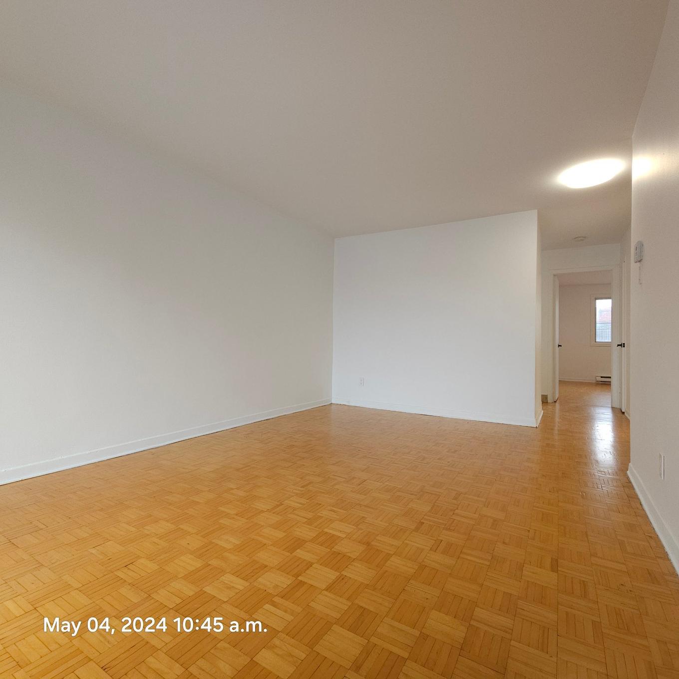 Salon - 4334 Rue De Naples, Montréal (Saint-Léonard), QC - Indoor Photo Showing Other Room