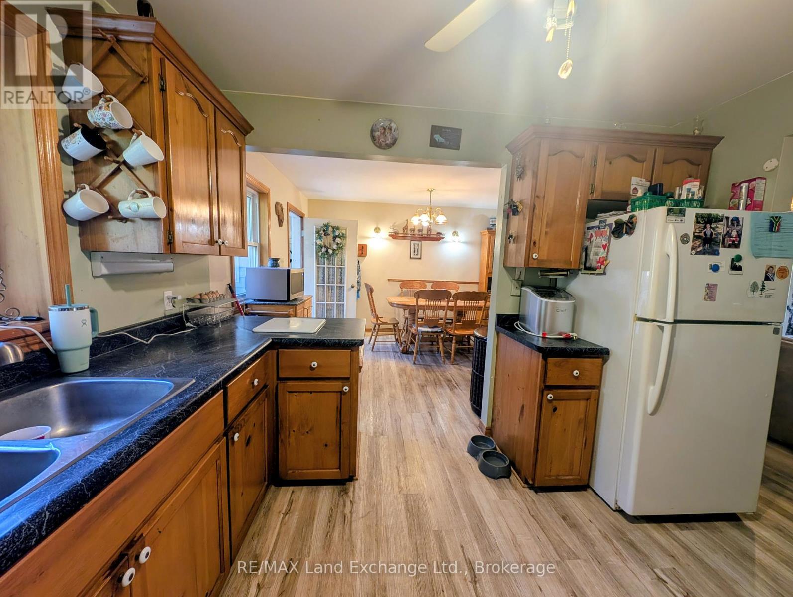 315045 Highway 6 Rr1 Highway, West Grey, ON - Indoor Photo Showing Kitchen