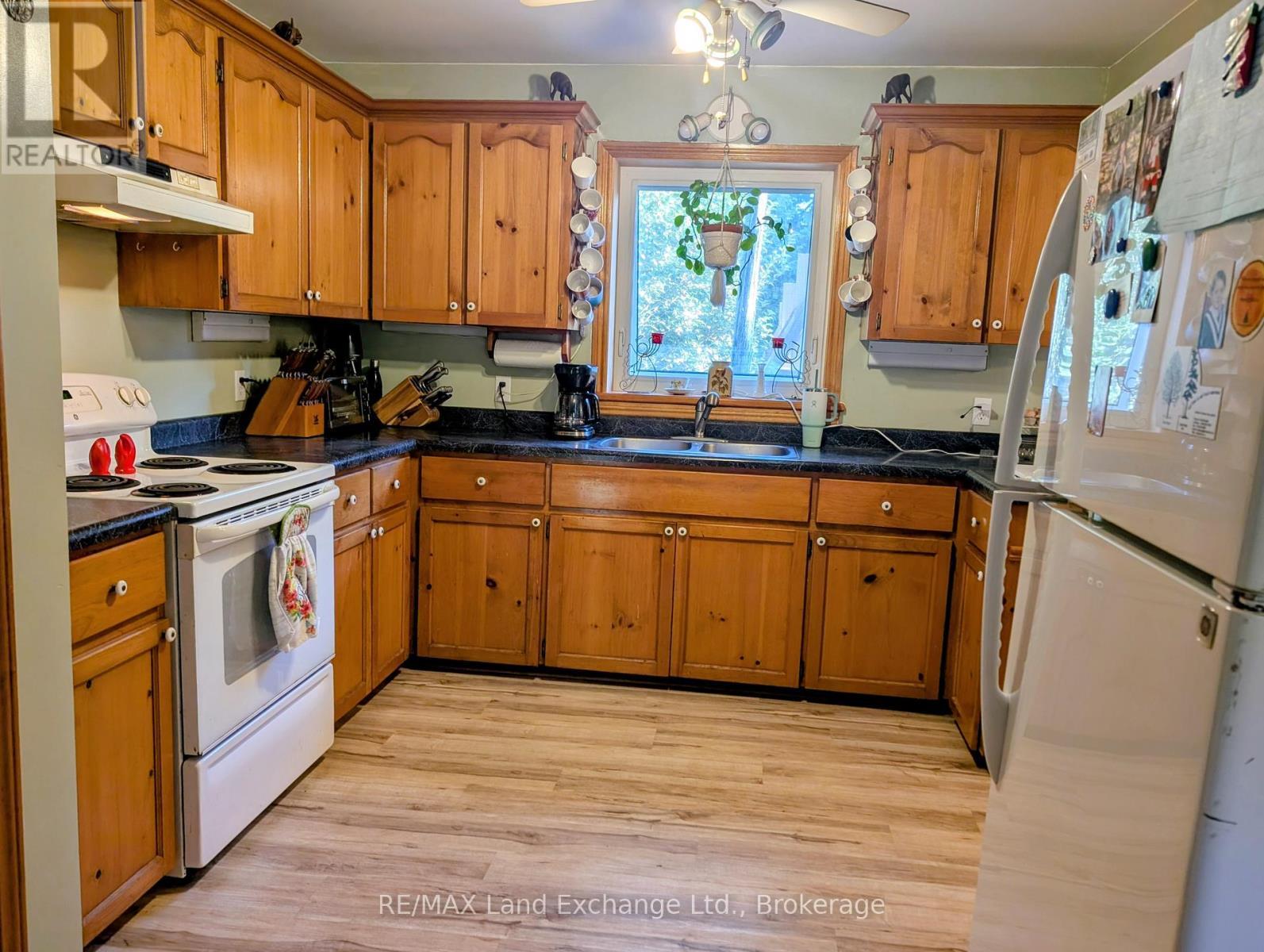 315045 Highway 6 Rr1 Highway, West Grey, ON - Indoor Photo Showing Kitchen With Double Sink