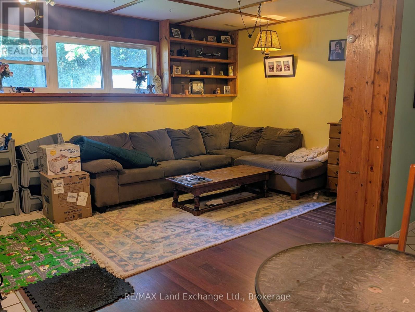 315045 Highway 6 Rr1 Highway, West Grey, ON - Indoor Photo Showing Living Room