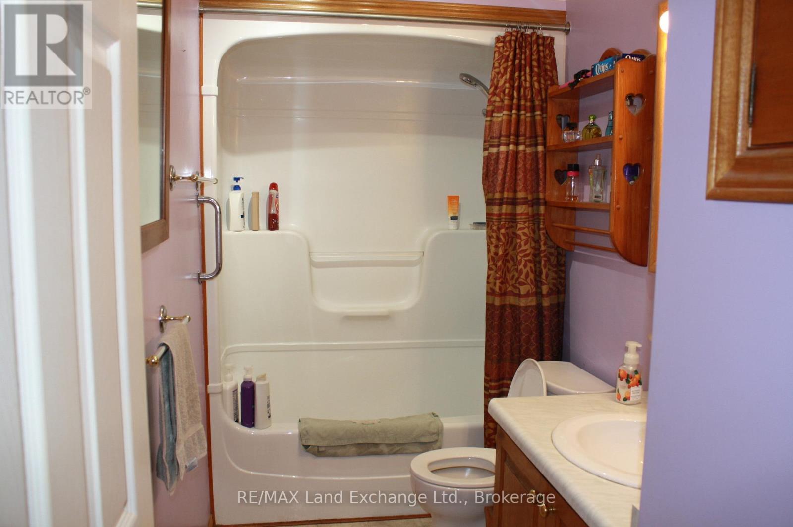 315045 Highway 6 Rr1 Highway, West Grey, ON - Indoor Photo Showing Bathroom