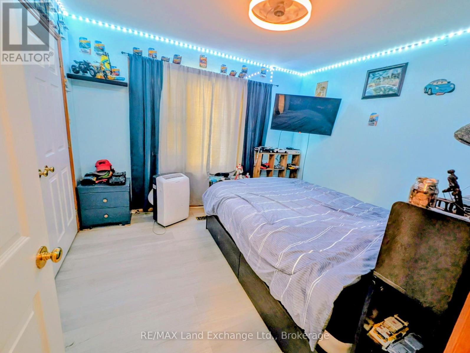 315045 Highway 6 Rr1 Highway, West Grey, ON - Indoor Photo Showing Bedroom