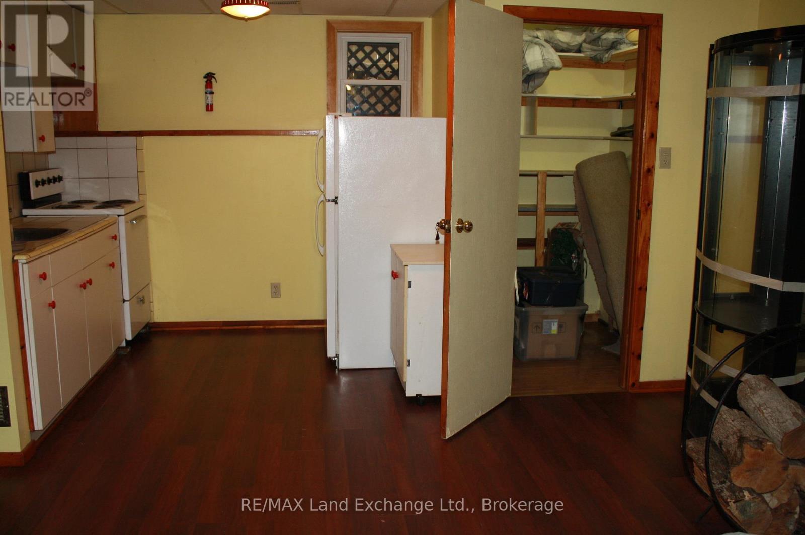 granny flat kitchen - 315045 Highway 6 Rr1 Highway, West Grey, ON - Indoor