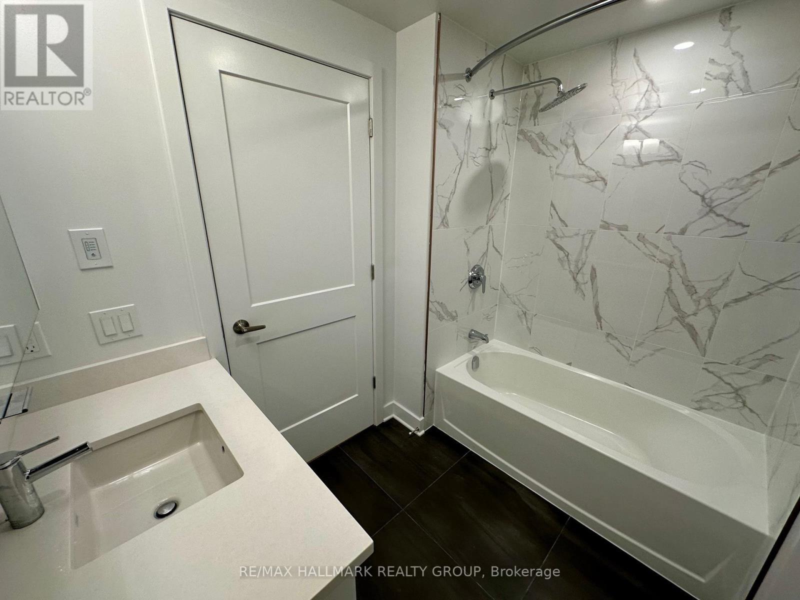 2001 - 180 George Street, Ottawa, ON - Indoor Photo Showing Bathroom