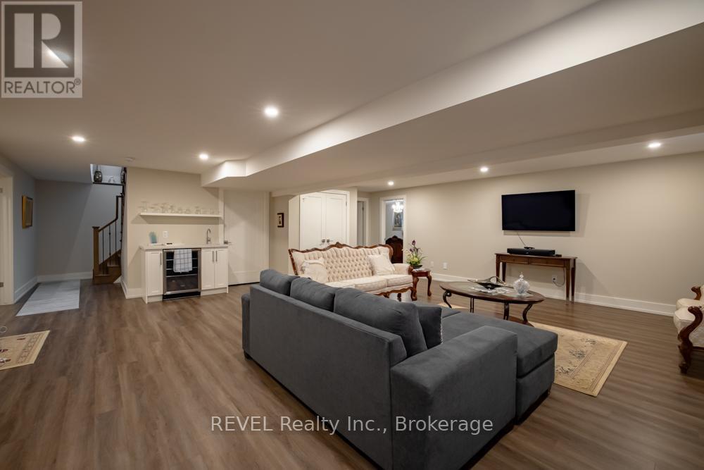 built in bar/kitchenette & spacious rec room - 75 Millpond Road, Niagara-On-The-Lake (St. Davids), ON - Indoor