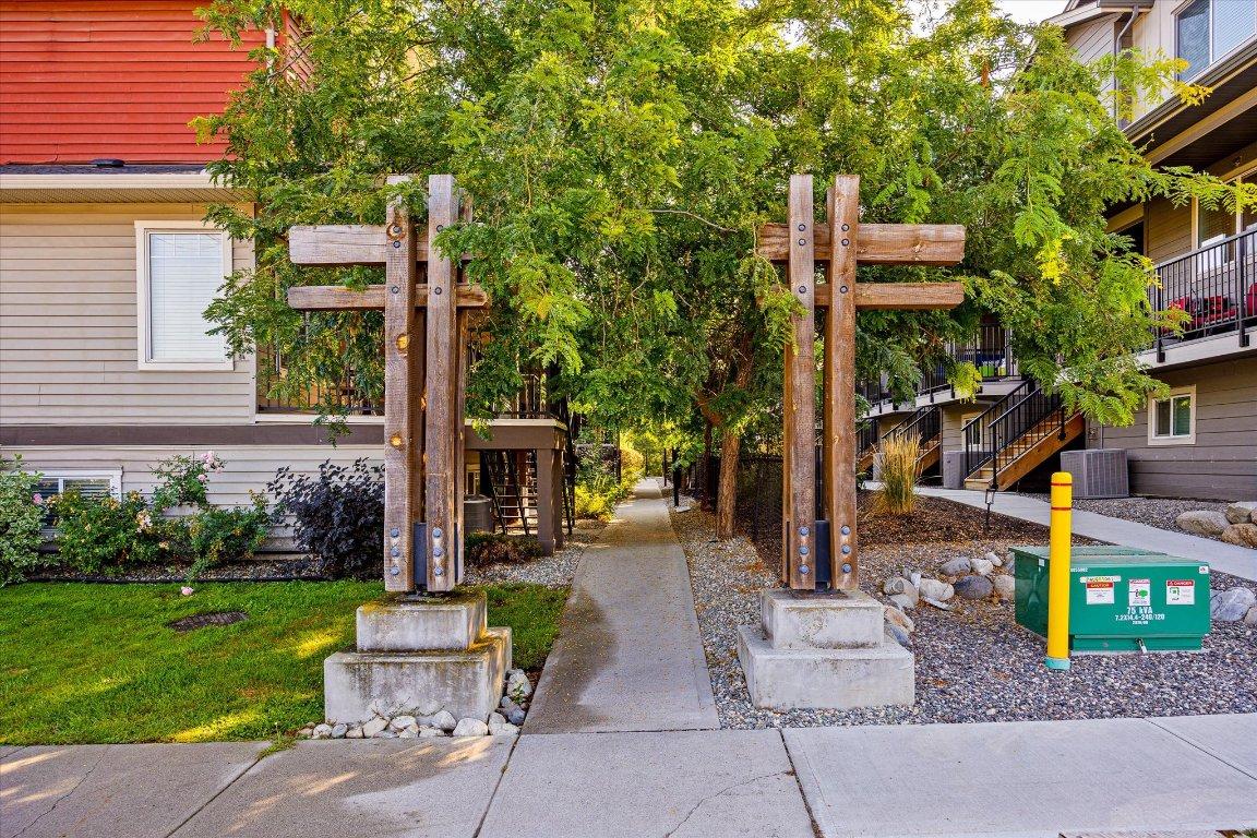 104-1355 Findlay Road, Kelowna, BC - Outdoor
