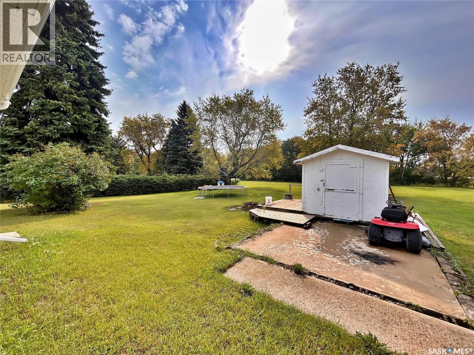 230 Railway Avenue W, Wawota, SK - Outdoor