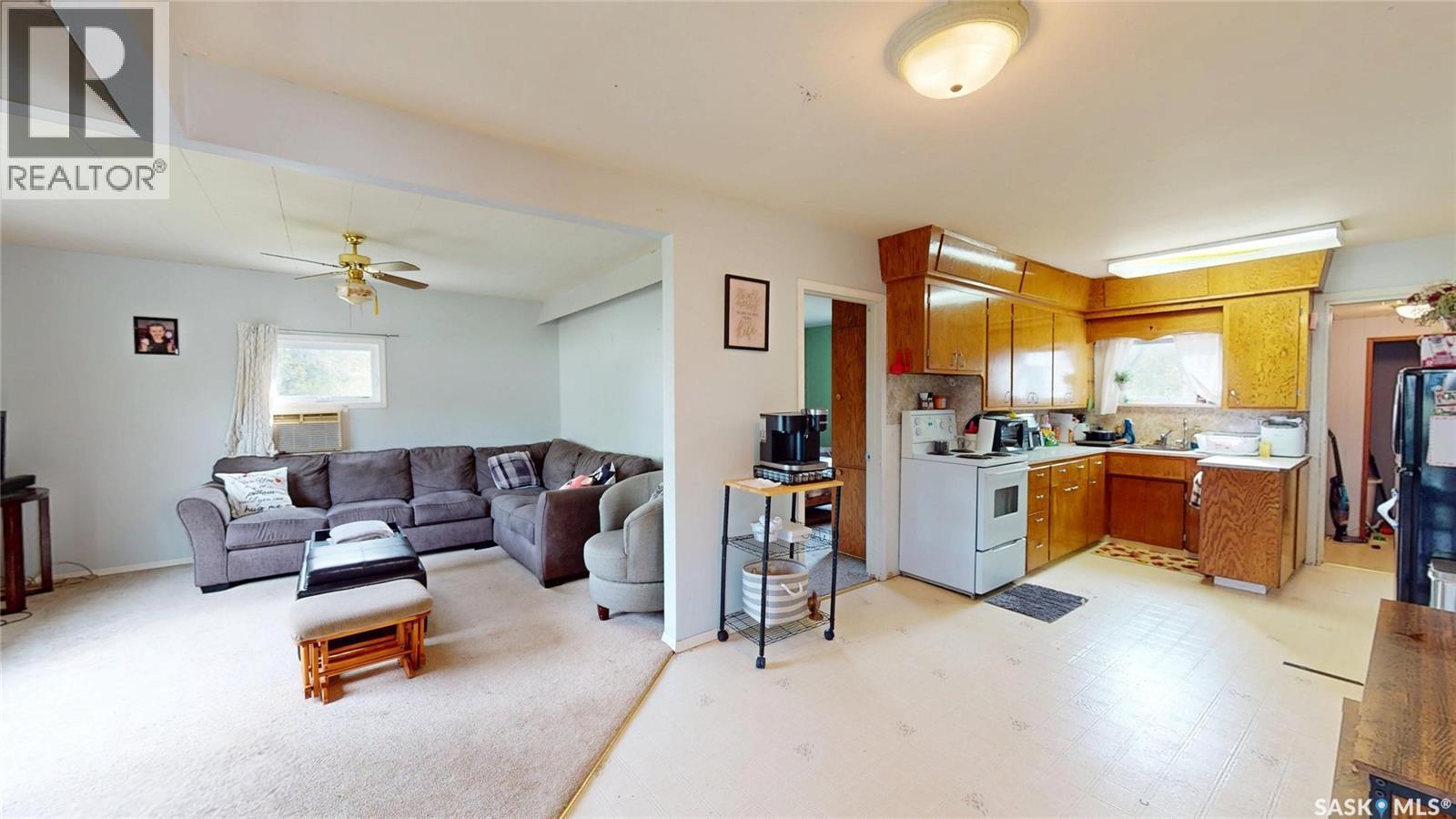 230 Railway Avenue W, Wawota, SK - Indoor